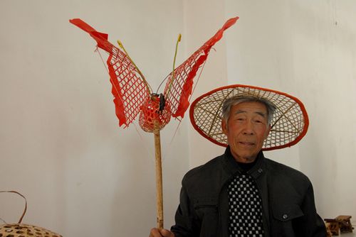 烙画葫芦艺术又称烫画,火笔画,是汉族的一种传统工艺美术品,重要的非
